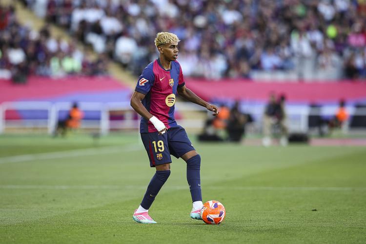 FIFPRO年度最佳11人：登贝莱、姆巴佩、亚马尔领衔，贝林厄姆入围