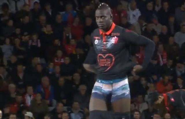 葡超半场：阿格霍瓦点射破门，波尔图暂1-0阿马多拉之星（葡超半场战报：阿格霍瓦点球命中，波尔图暂以1-0领先阿马多拉之星）