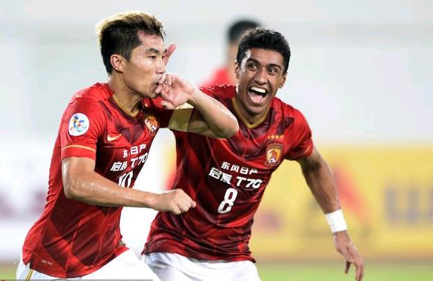 巴西女排3-2战胜日本女排，夺得世女排联赛半决赛冠军。