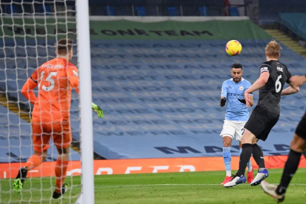 半场战报：阿贾克斯0-0加拉塔萨雷，双方破门乏术