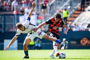 别把跑车当坦克！莱奥转型中锋，是补了短板却废了武功？