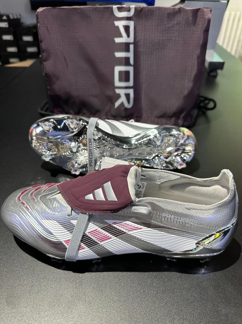 沙特vs阿联酋的下半场比赛因突降暴雨+冰雹暂中断，归赛时间暂未定（沙特与阿联酋之战下半场遭暴雨冰雹打断，复赛时间待定）