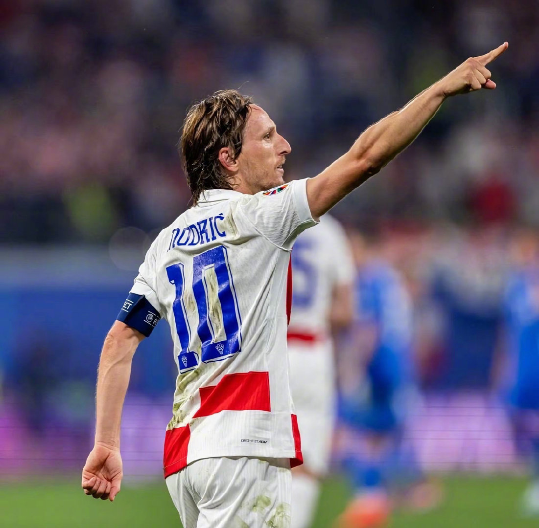 欧冠淘汰赛前瞻：拜仁客战巴黎,